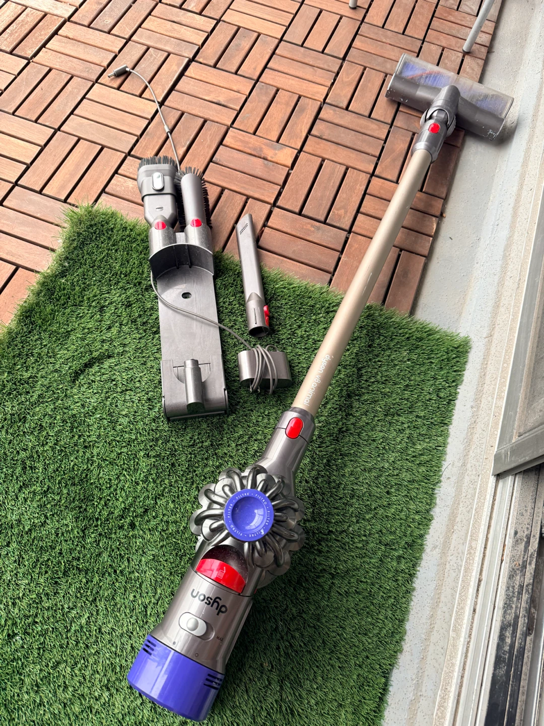 Dyson V8 Animal Cordless Vacuum Cleaner with Accessories - photo 3