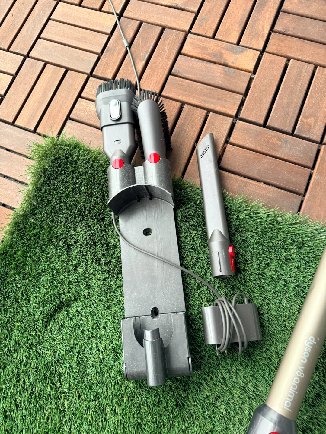 Dyson V8 Animal Cordless Vacuum Cleaner with Accessories - photo 4