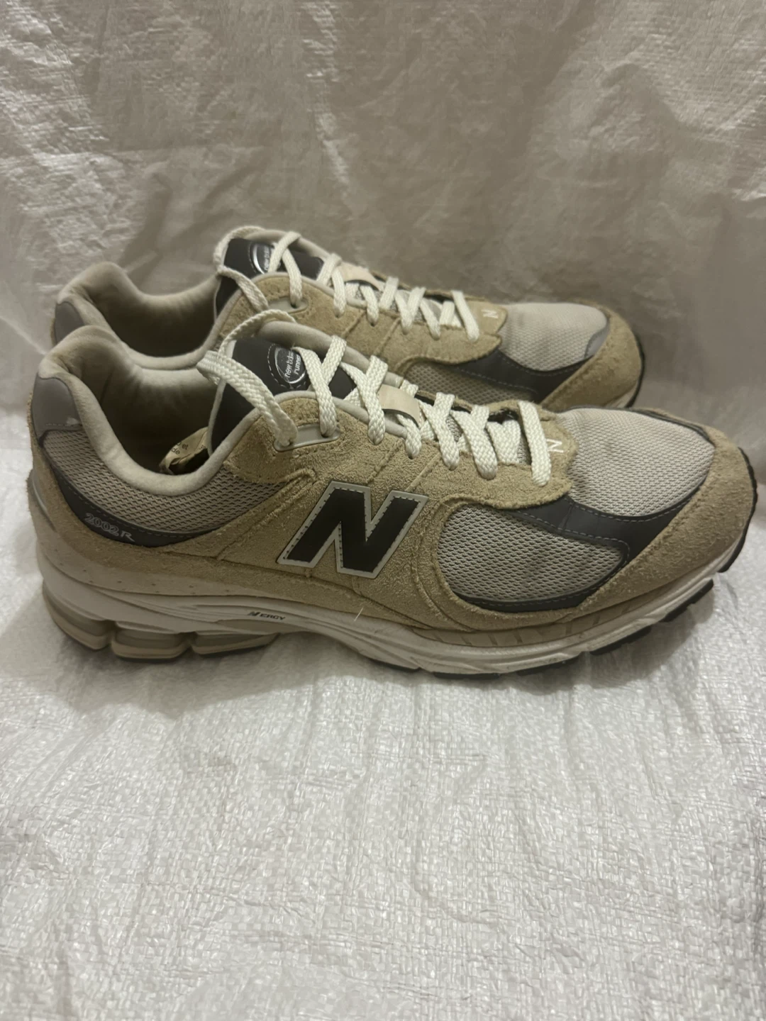 New Balance 2002R Beige Sneakers - photo 2
