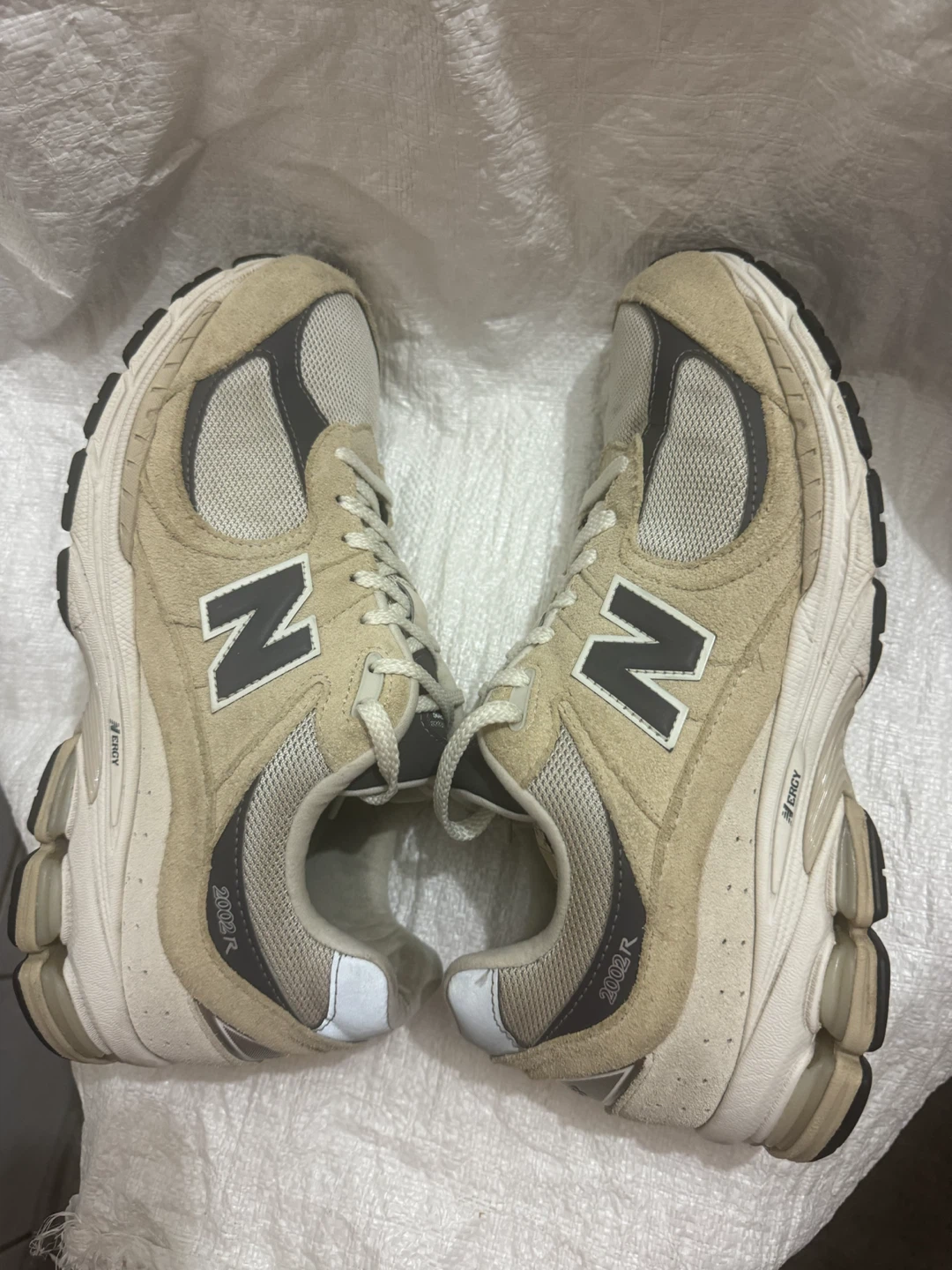 New Balance 2002R Beige Sneakers - photo 4