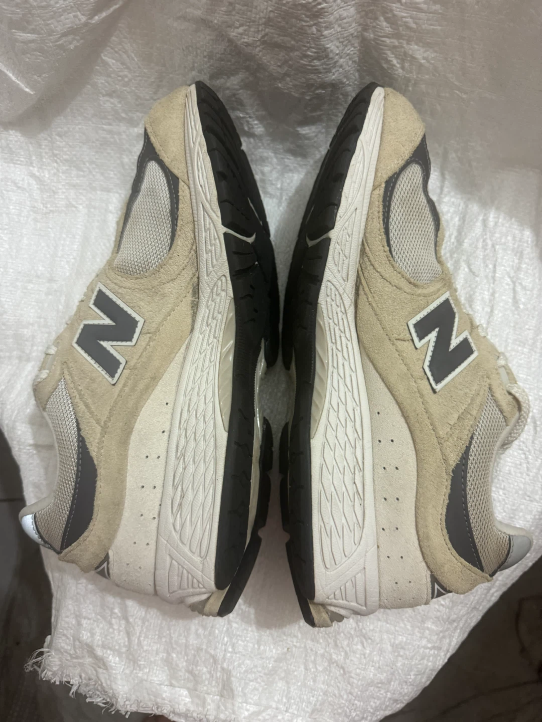 New Balance 2002R Beige Sneakers - photo 5