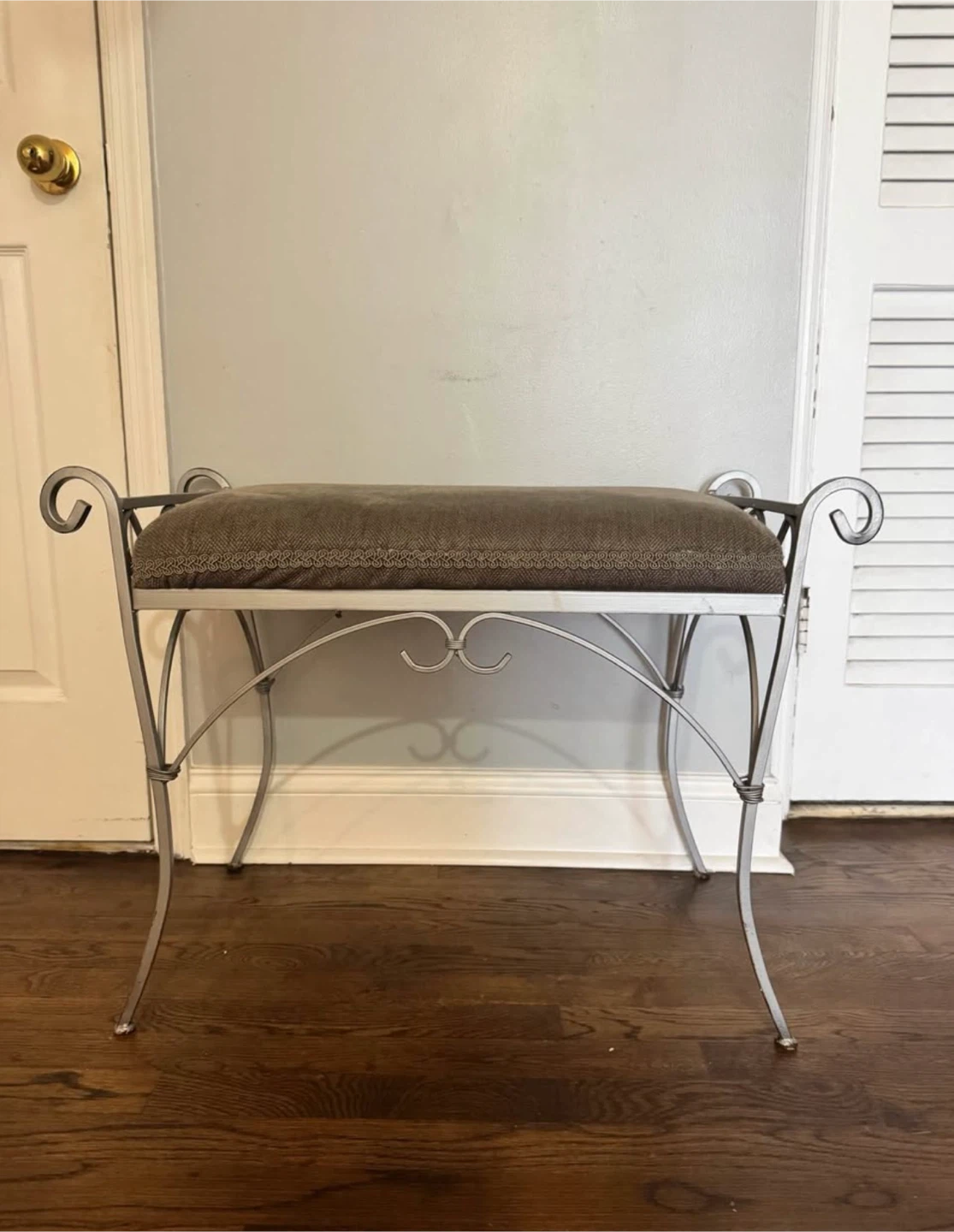 Decorative metal entryway bench