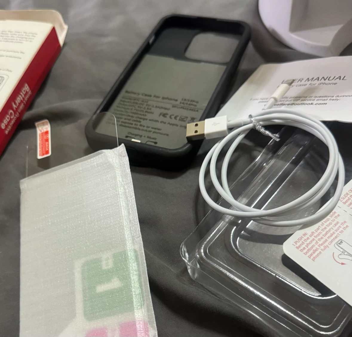 iPhone 14/14 Pro & 13/13 Pro Charging Case & Screen Protector - photo 4