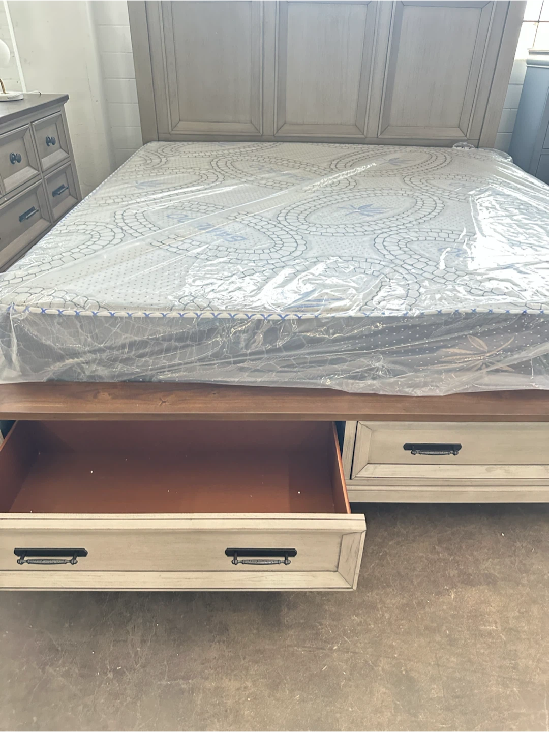 4 piece queen set bed frame mirror dresser nightstand - photo 4