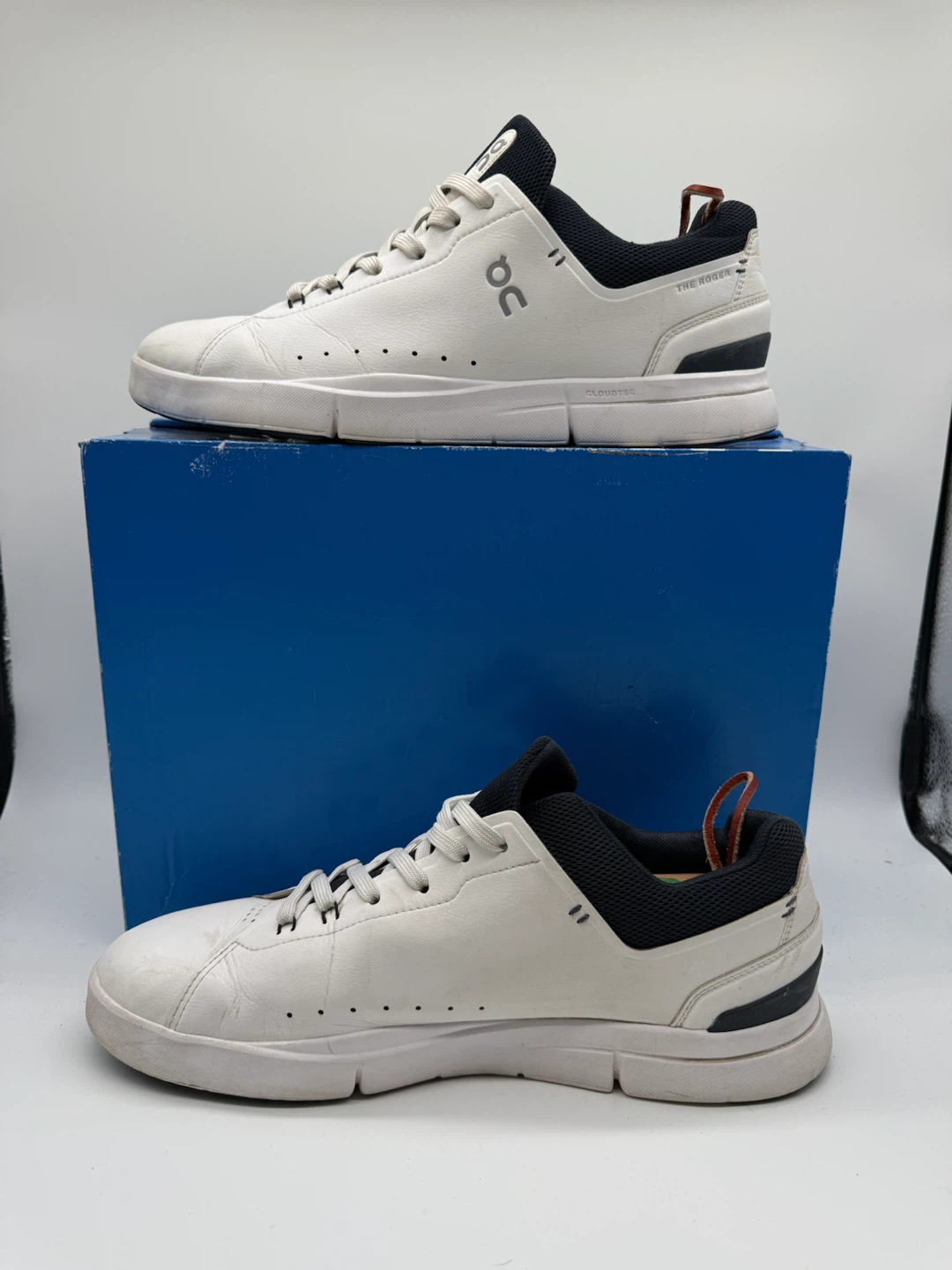 On Running The Roger Advantage Mens Sz 11 White Leather Sneakers