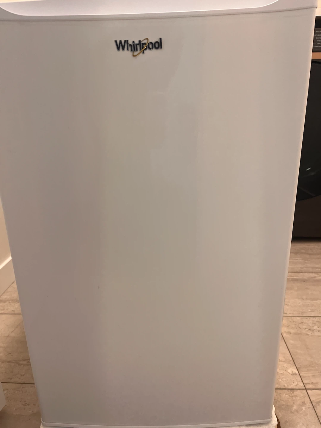 Whirlpool Mini Fridge - photo 5
