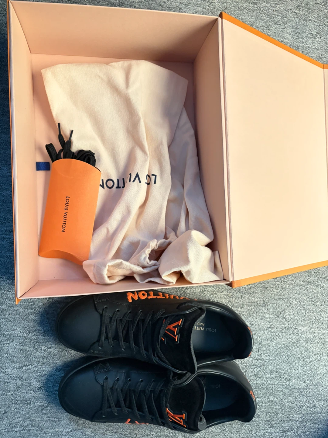 LOUIS VUITTON - Luxembourg Samothrace Sneakers 'Black & Orange - photo 3