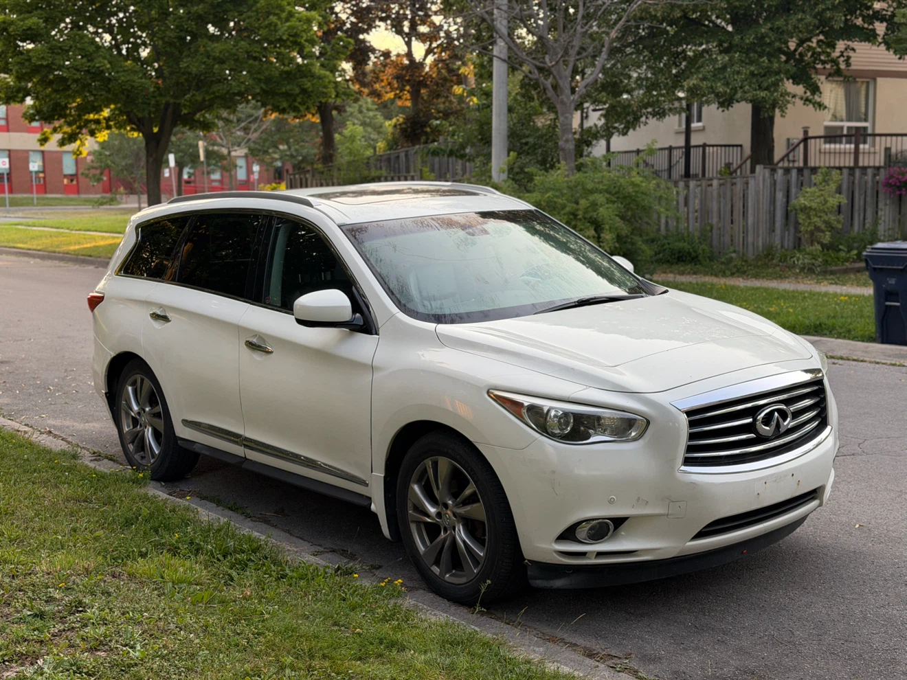 2013 Infiniti JX35 AWD – Fully Loaded