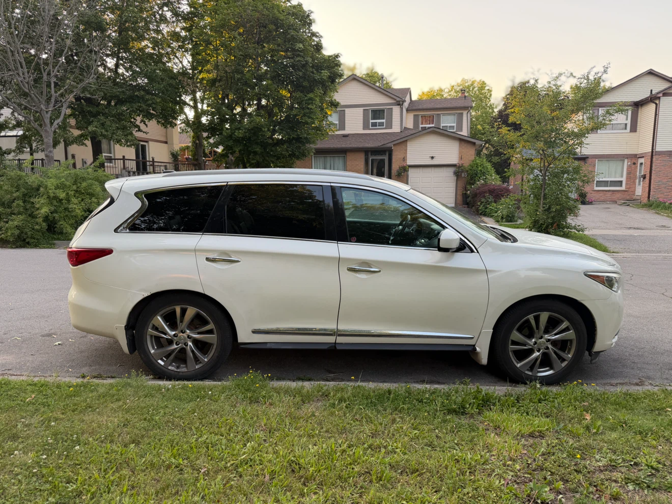 2013 Infiniti JX35 AWD – Fully Loaded - photo 2