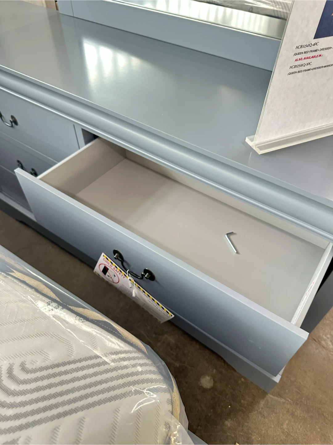 Royal Gray 6-Drawer Dresser - photo 4