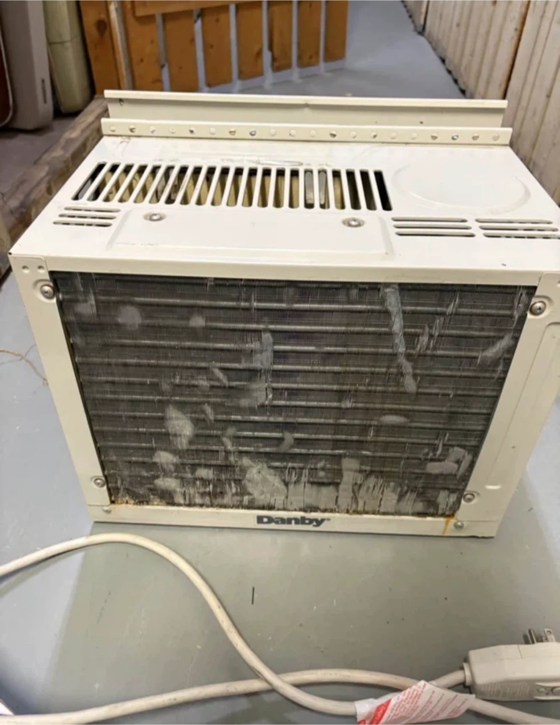 Danby Window 5000 BTU Air Conditioner - photo 2