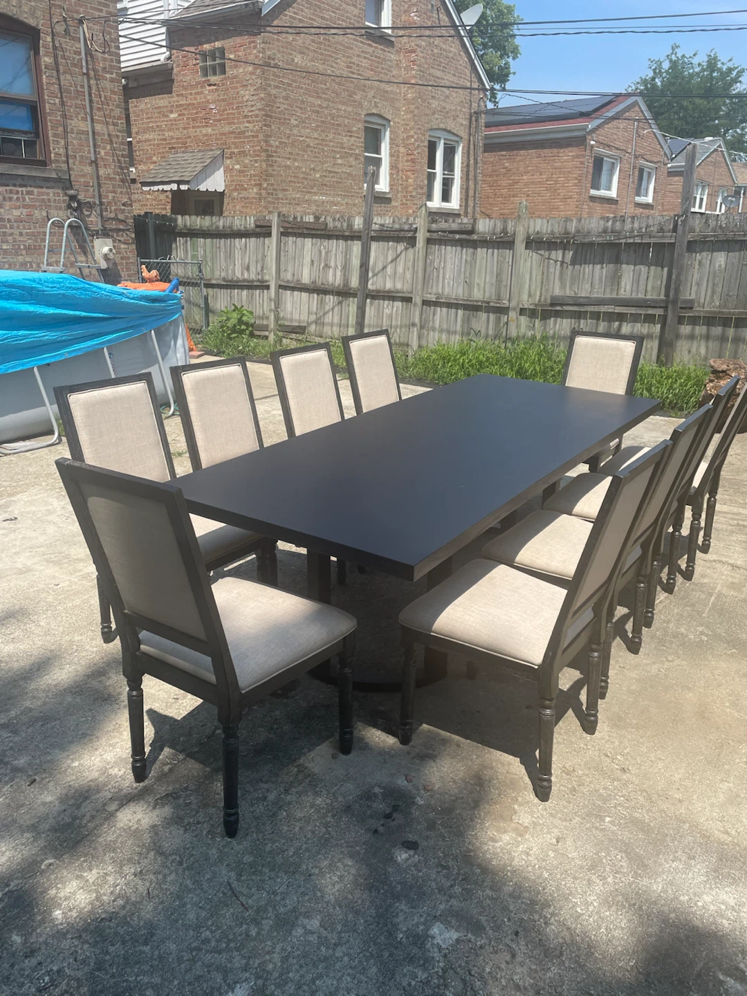 Mesa de comedor con 10 sillas