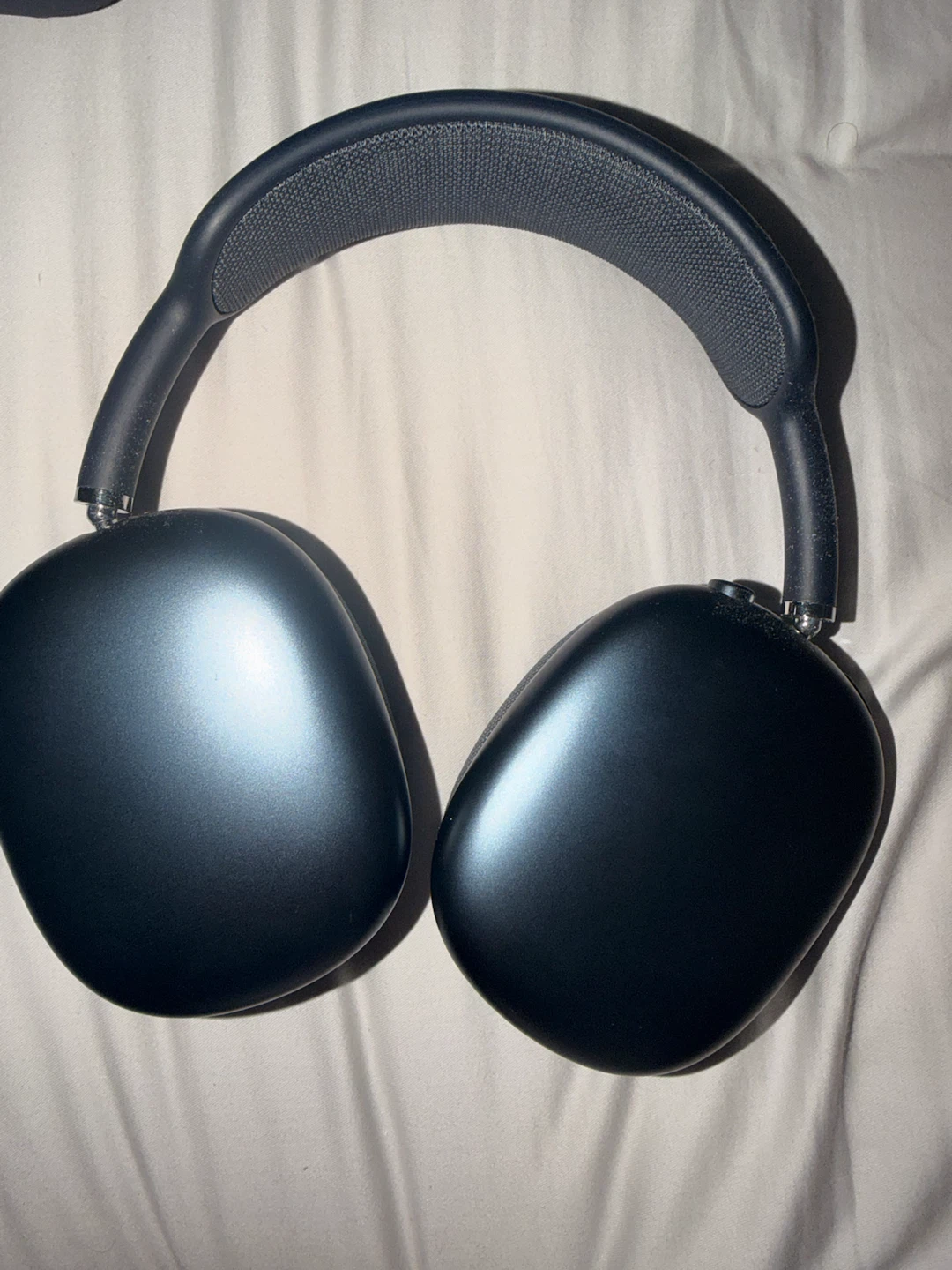Navy blue  Apple AirPod max