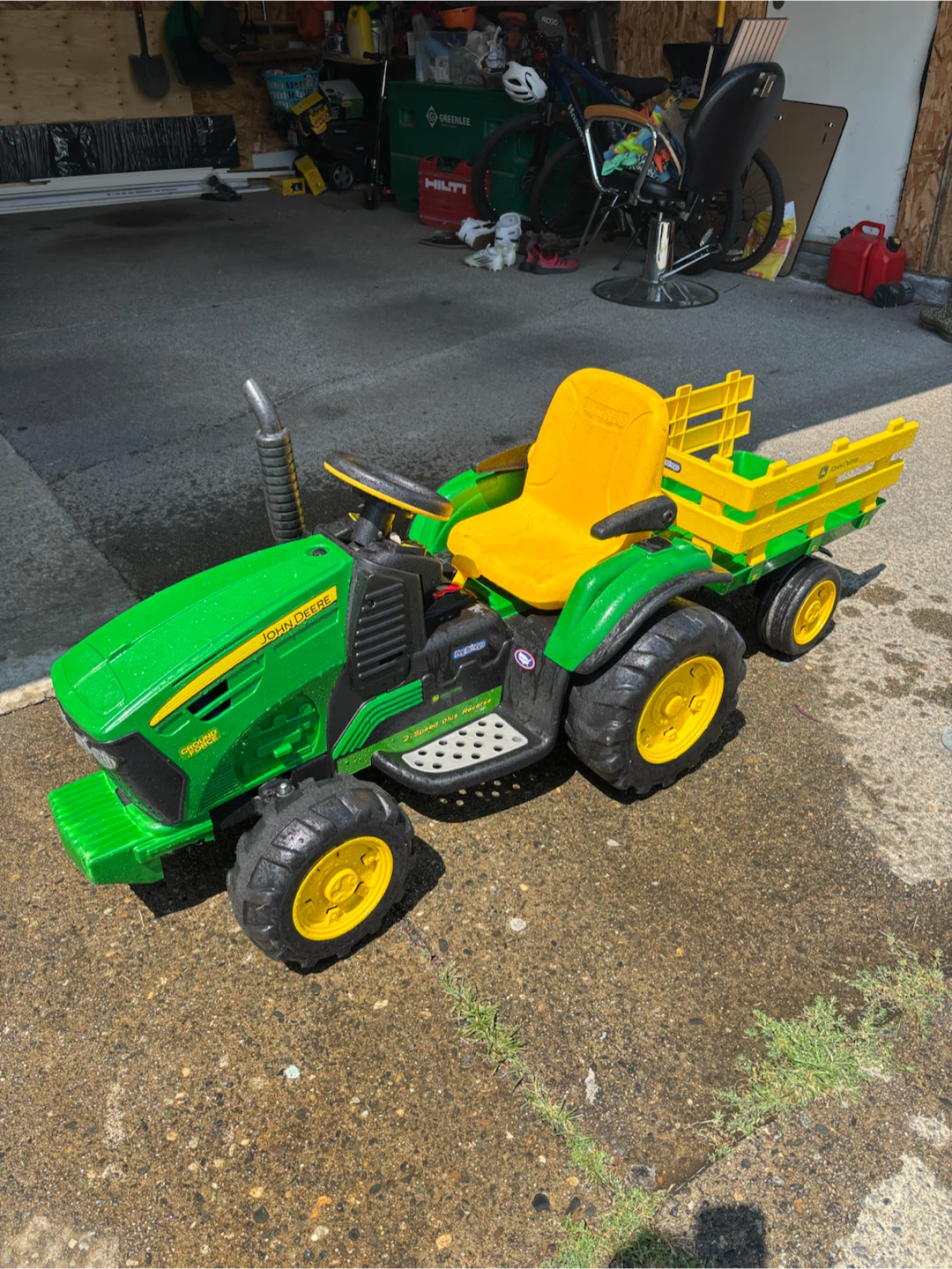 John Deere Ride-On Tractor with Trailer - photo 4