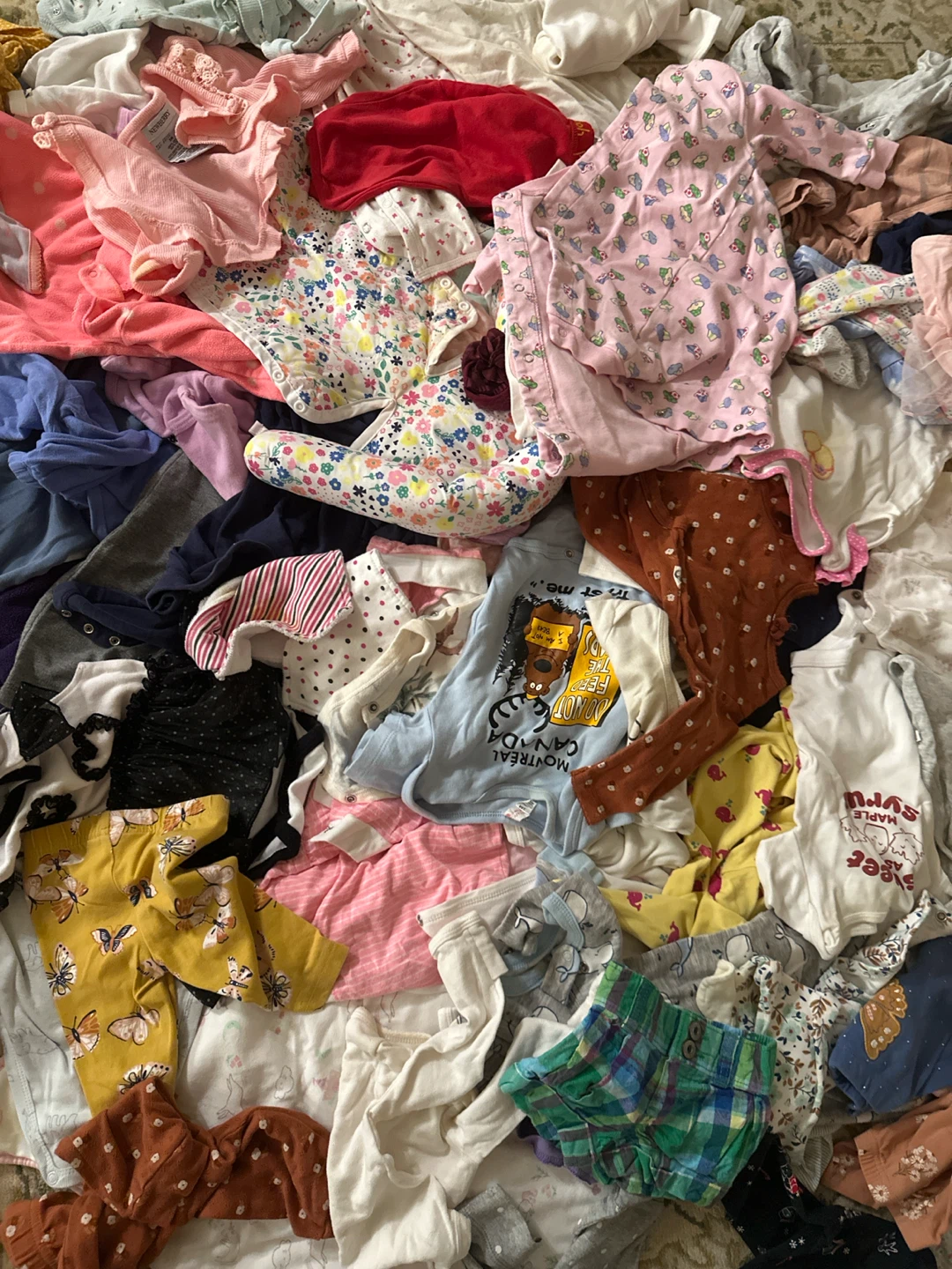 Bundle of assorted baby clothes - photo 3
