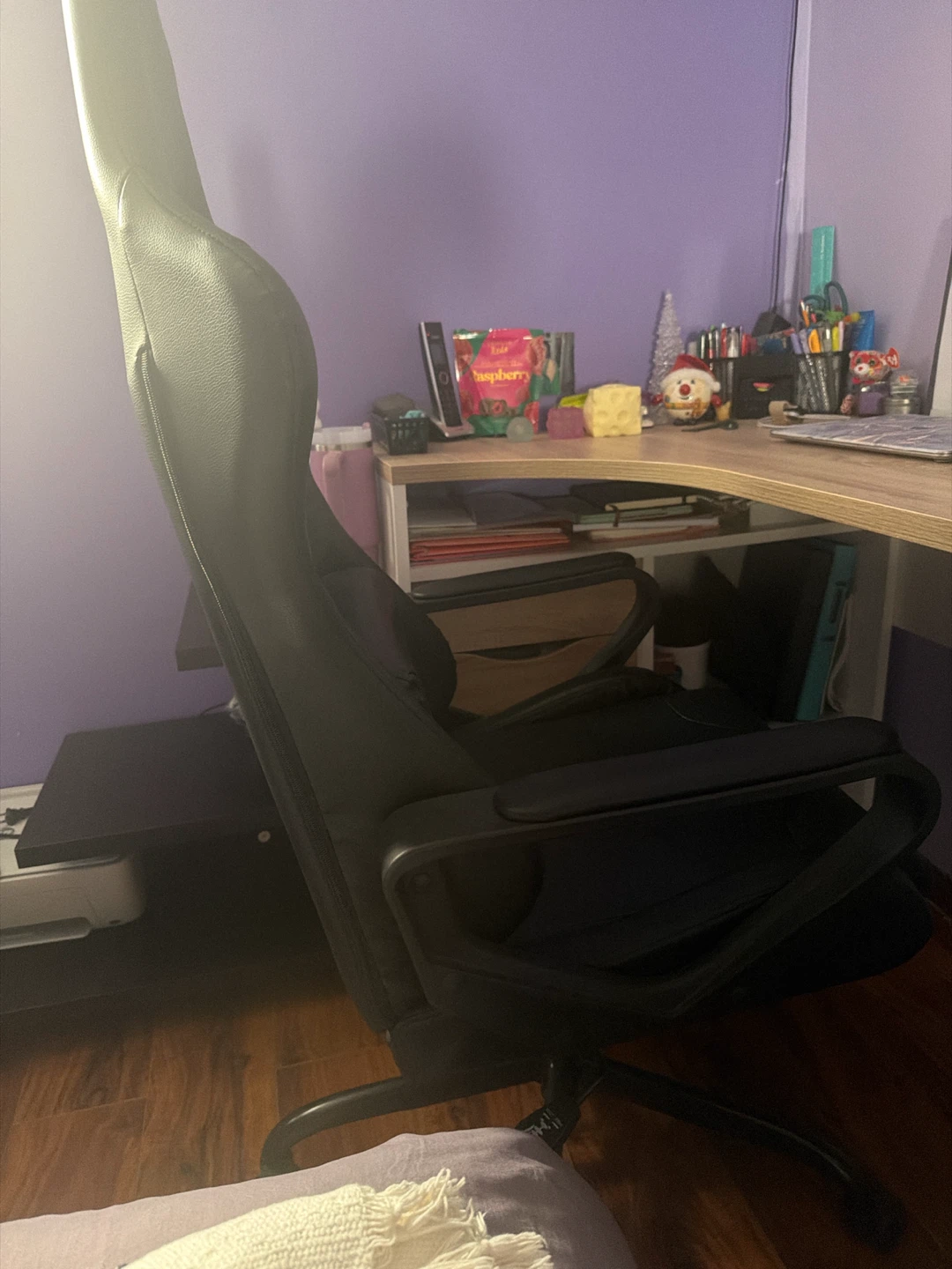 Black Gaming Chair - photo 2