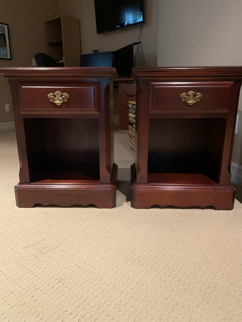 Bedroom Dresser, mirror stand, two night tables - photo 4