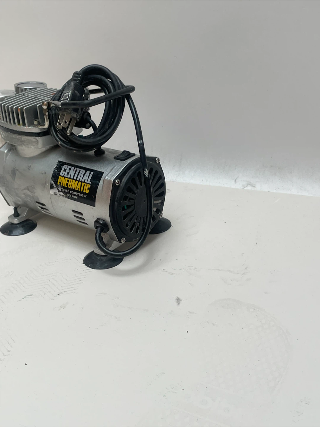 Central Pneumatic Airbrush Compressor - photo 2
