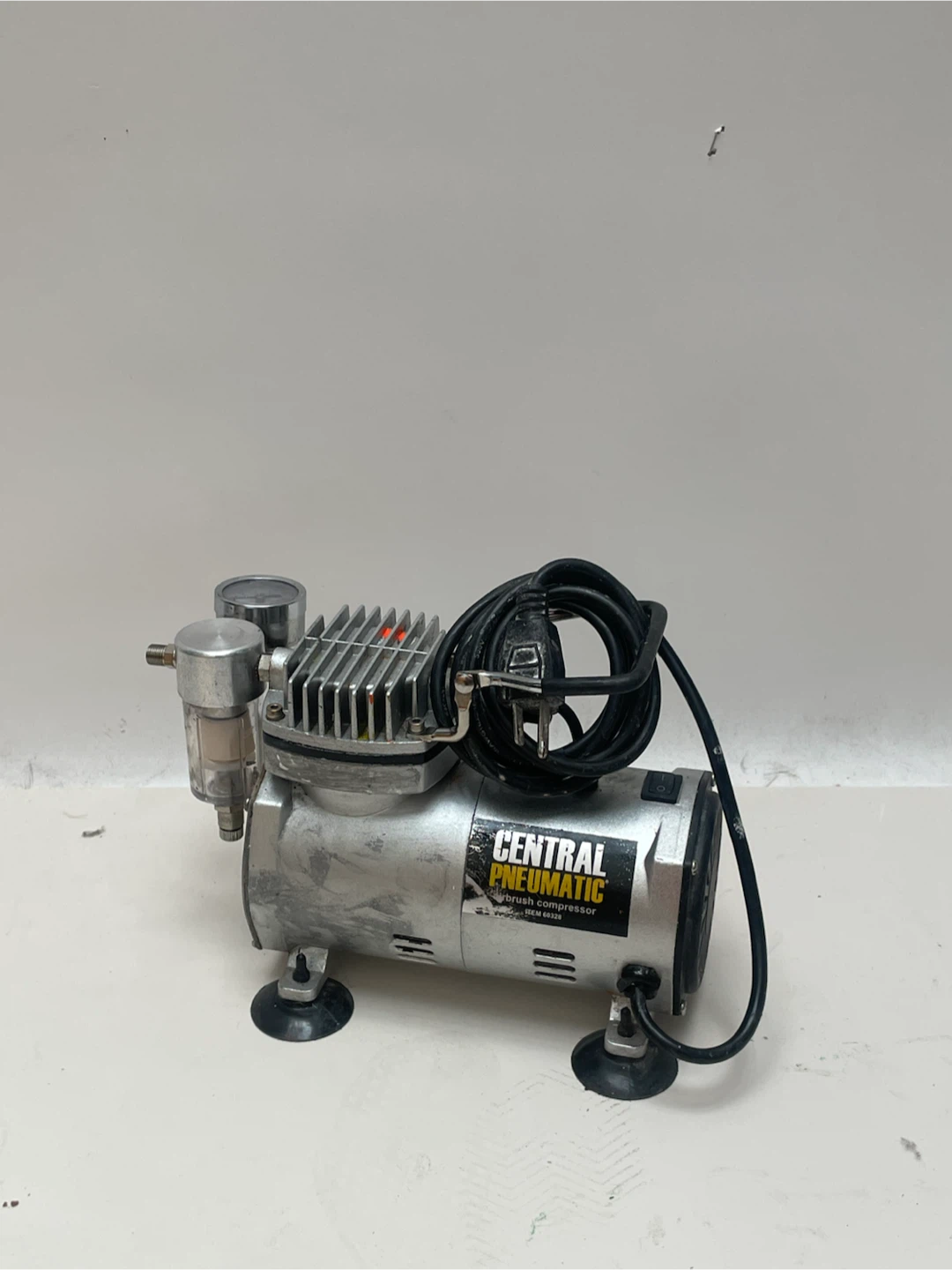 Central Pneumatic Airbrush Compressor - photo 3