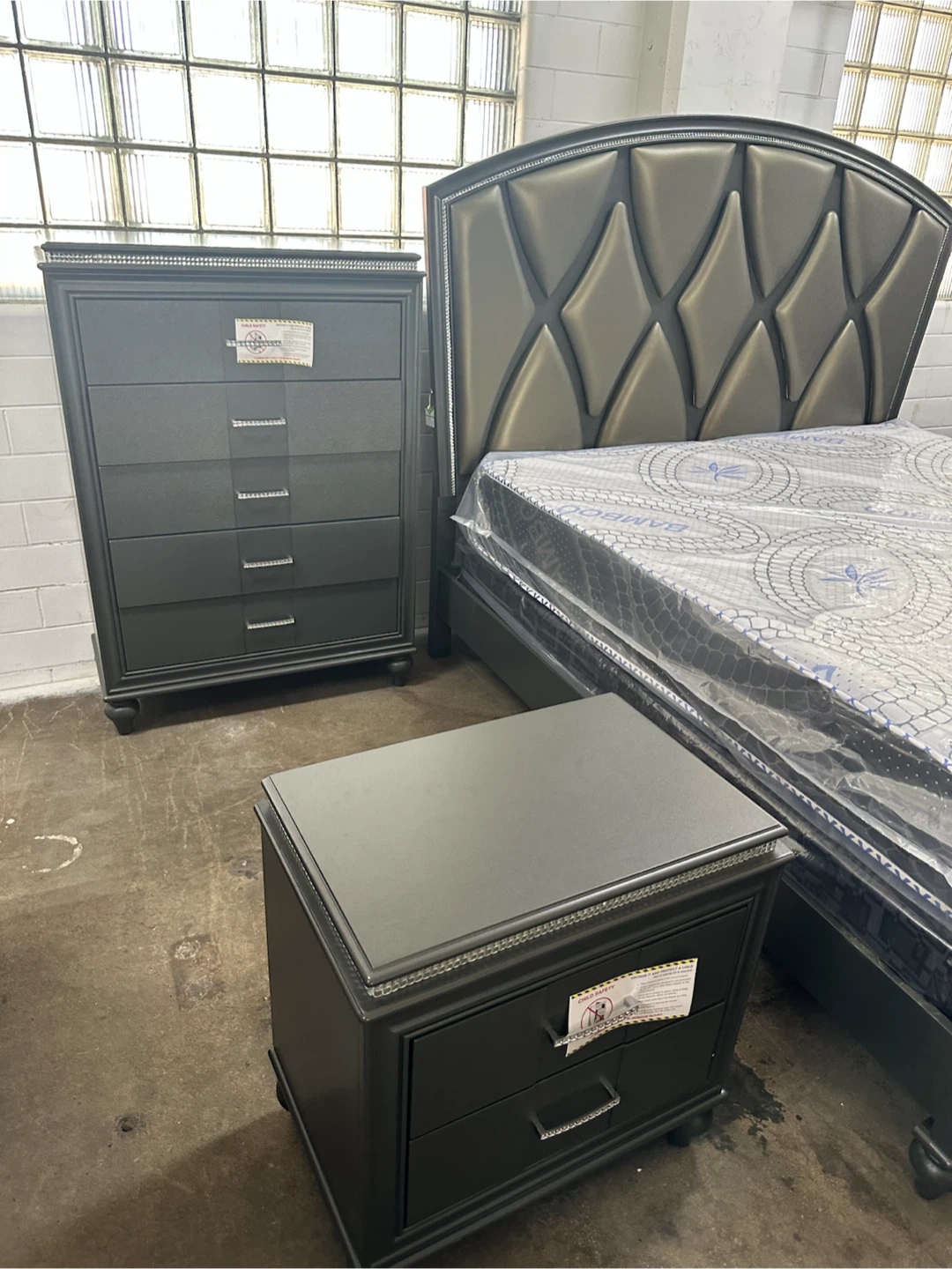 4 piece queen set bed frame mirror dresser nightstand - photo 2