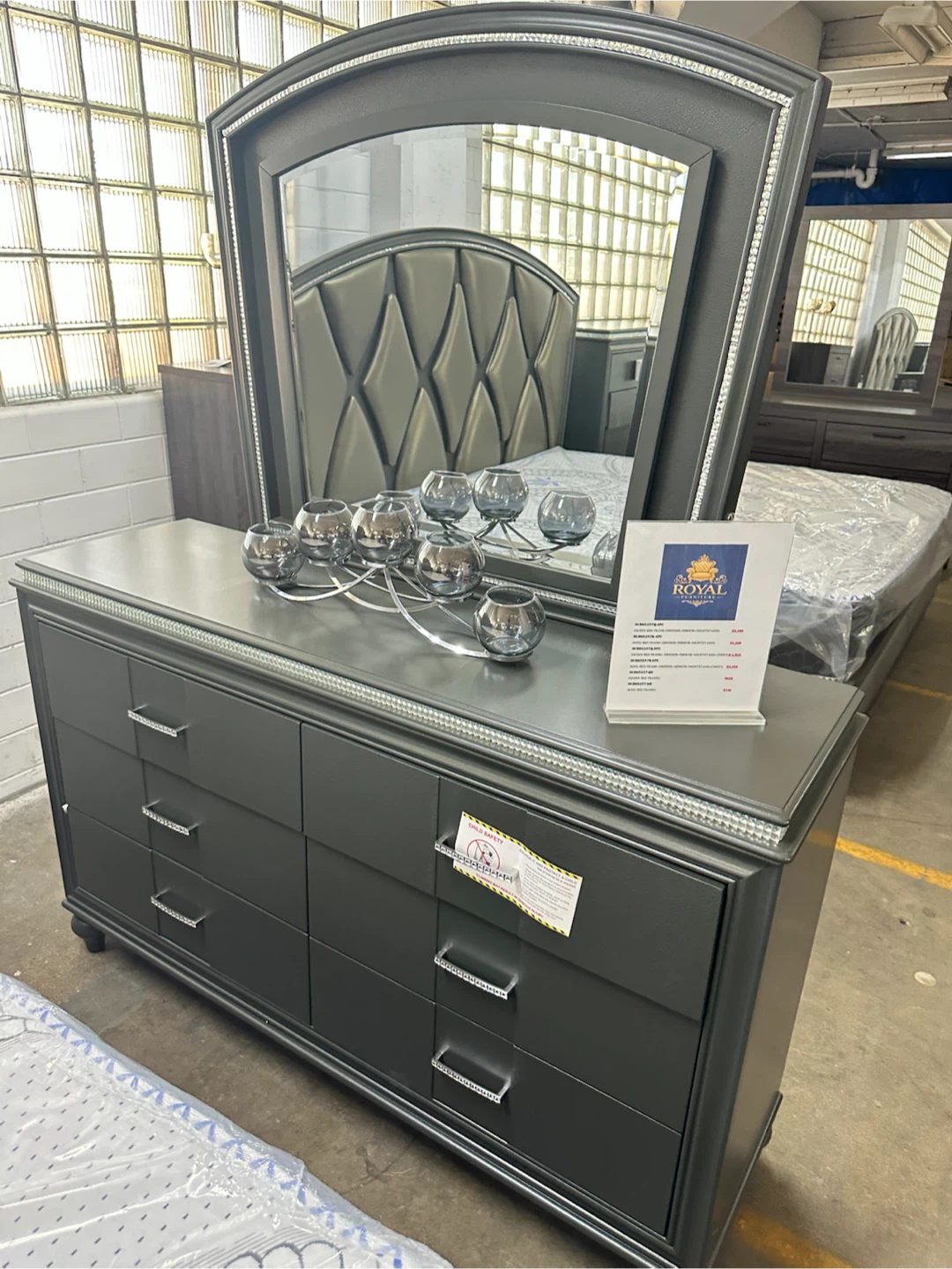 4 piece queen set bed frame mirror dresser nightstand - photo 4