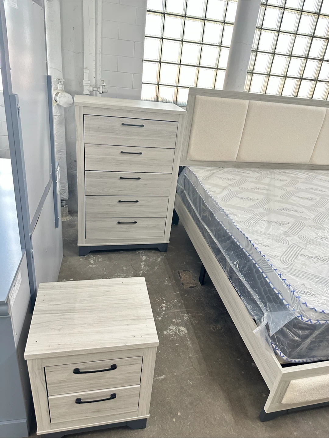 4 piece queen set bed frame mirror dresser nightstand - photo 2