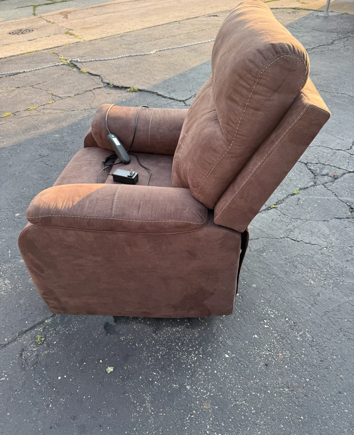 Brown Power Lift Recliner Chair $200.00 or best offer. - photo 3