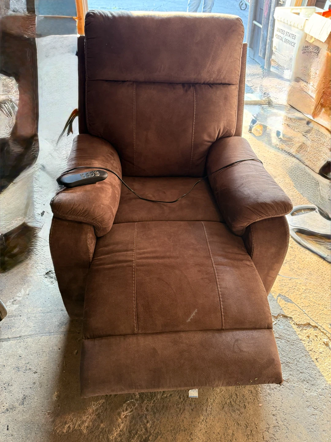 Brown Power Lift Recliner Chair $200.00 or best offer. - photo 5
