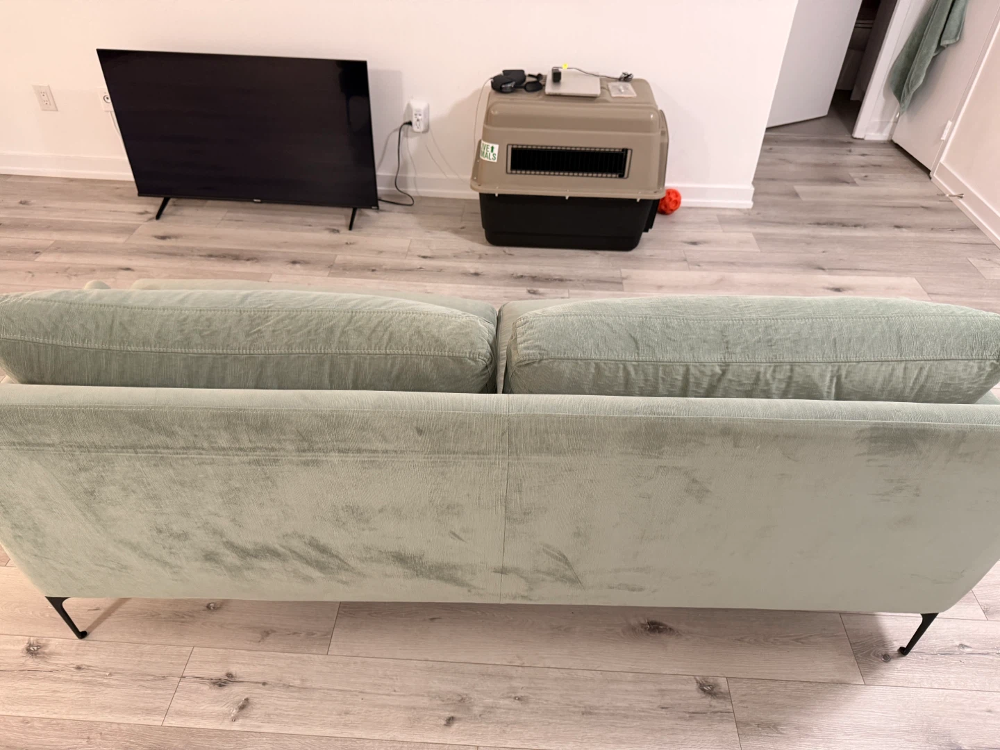 Light Green Velvet Sofa - photo 3