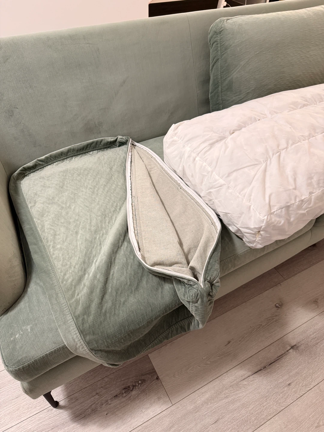 Light Green Velvet Sofa - photo 5