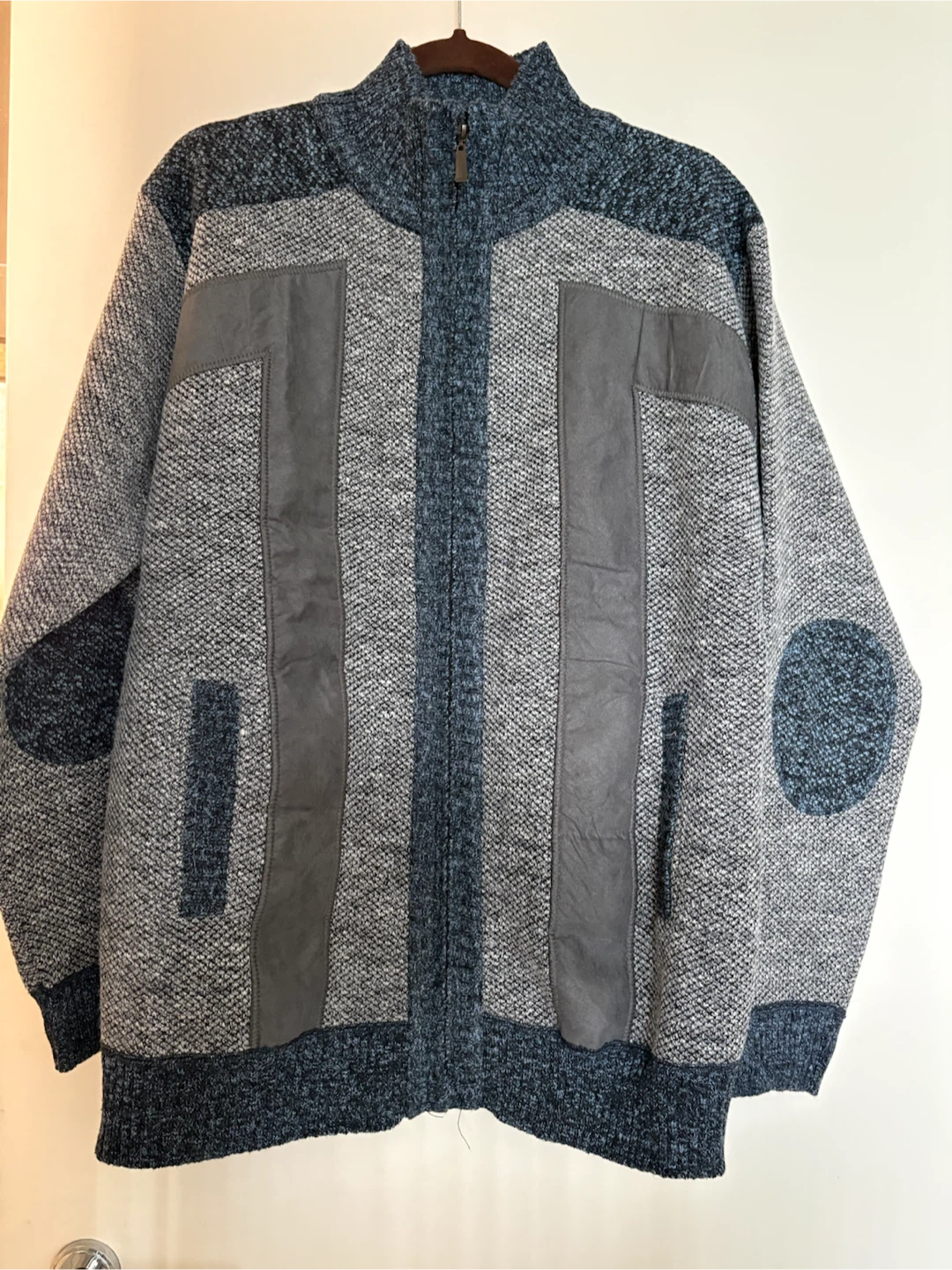 Men's Zip-Up Sweater Size L - photo 2