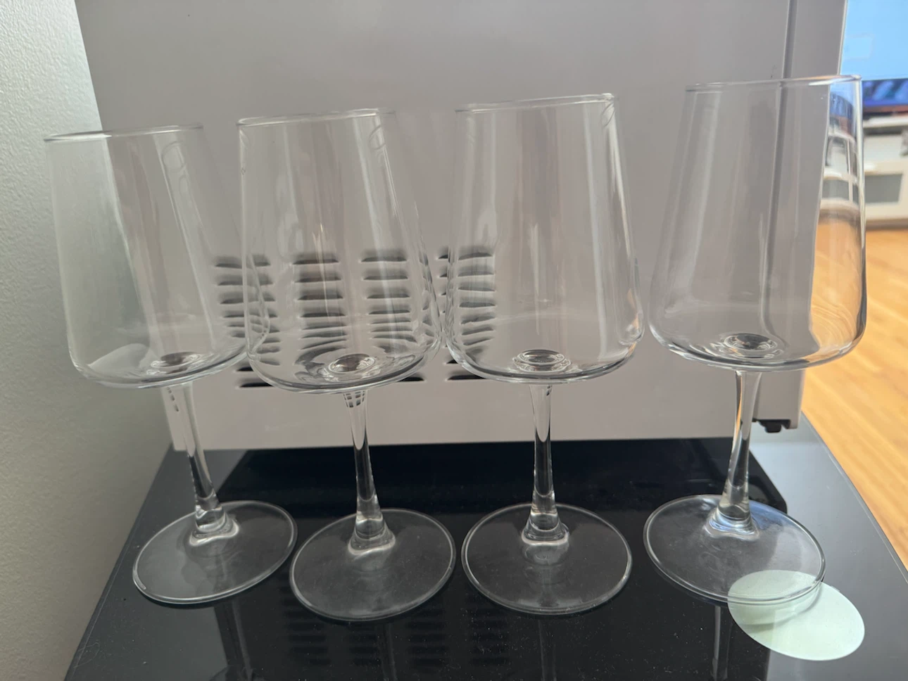 Set of 4 Clear Wine Glasses