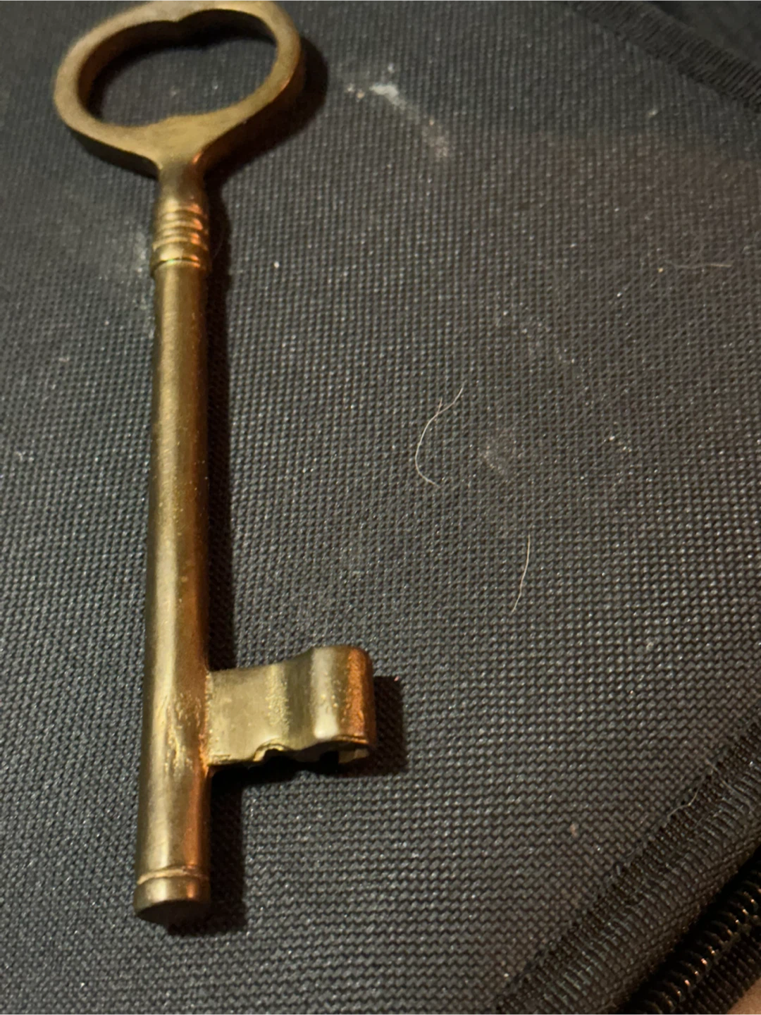 Pair of large brass skeleton keys - photo 4