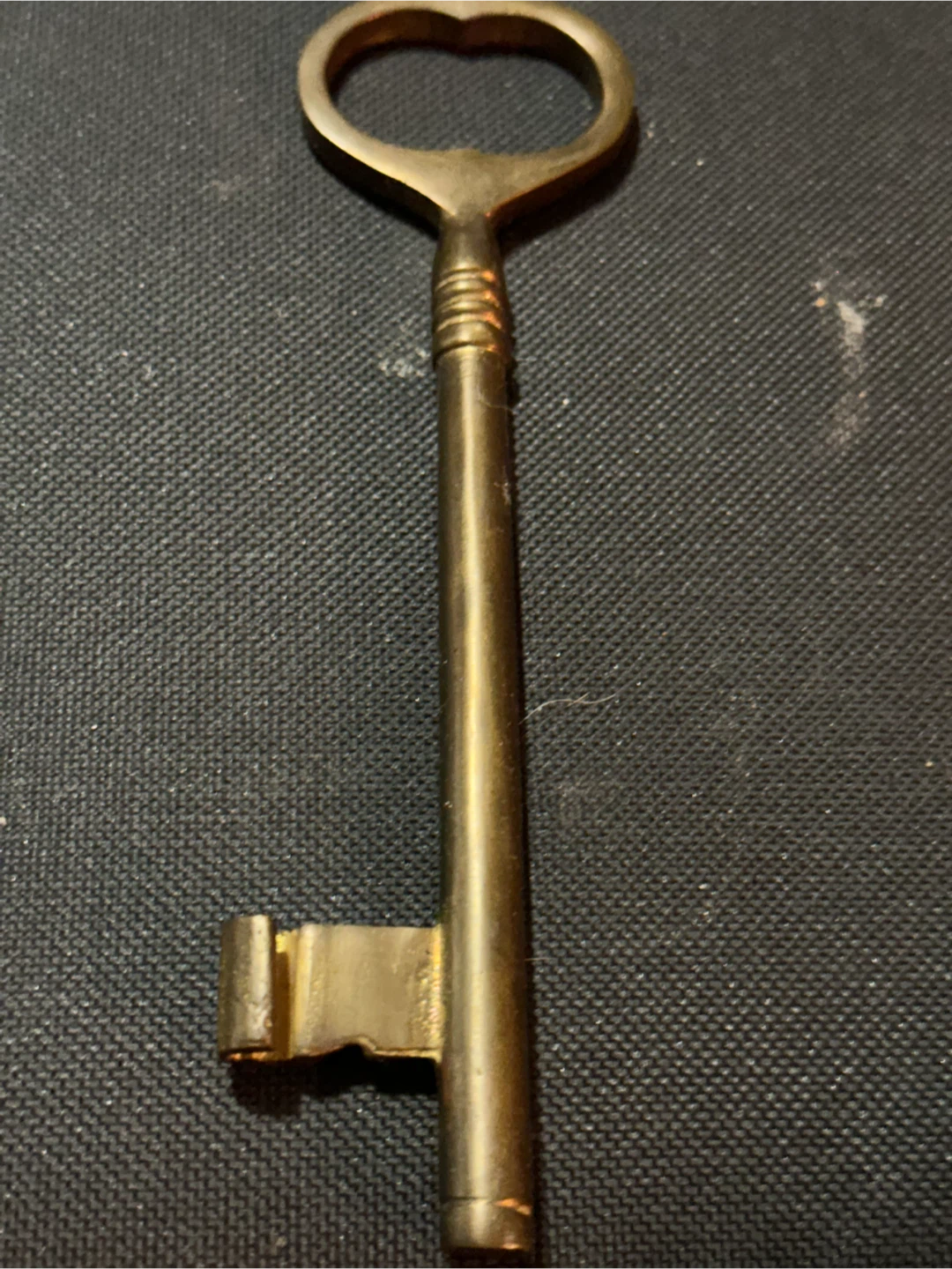 Pair of large brass skeleton keys - photo 5