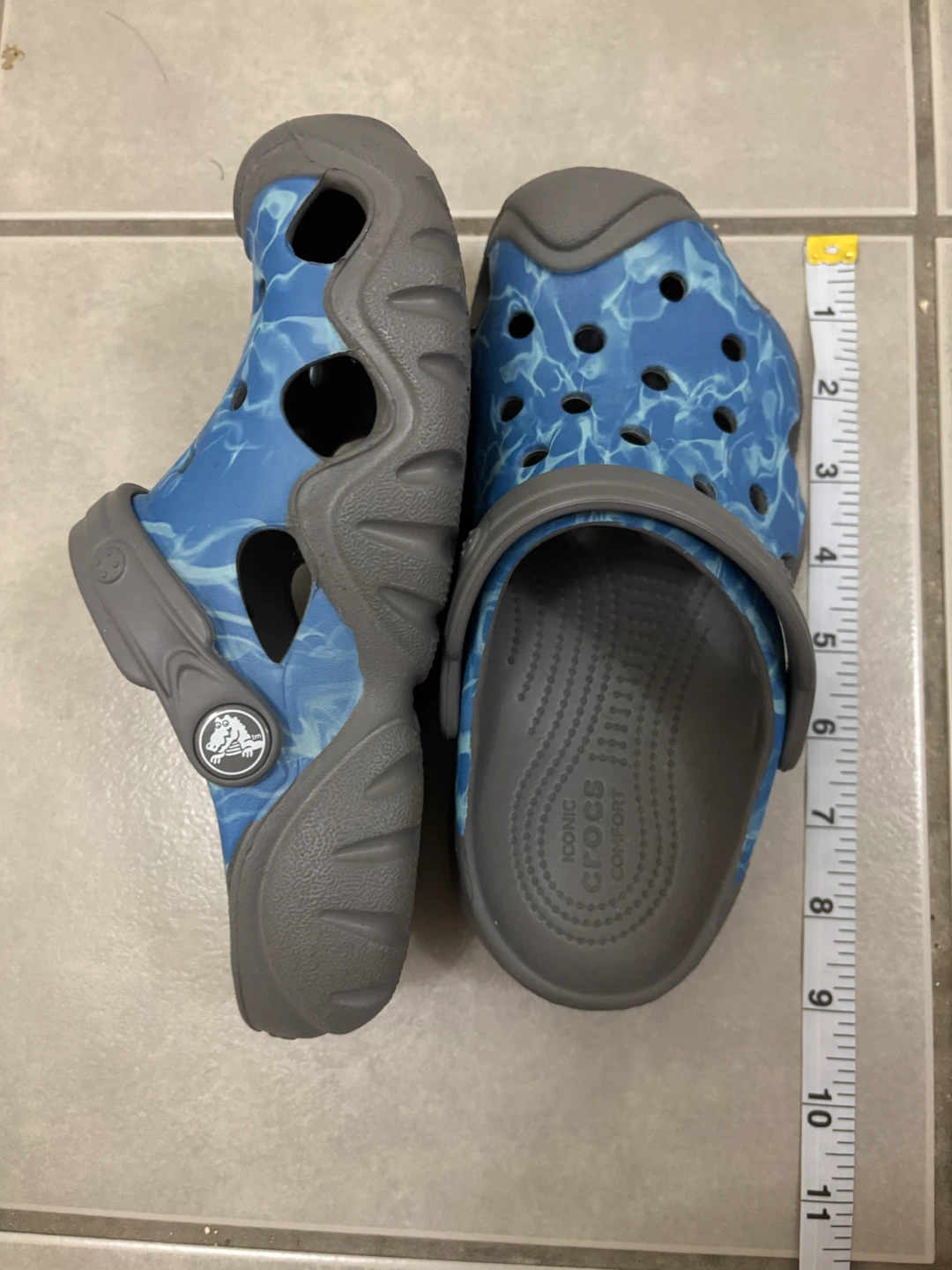 Crocs Toddler Blue Water Marble Clogs size 1 Y - photo 2