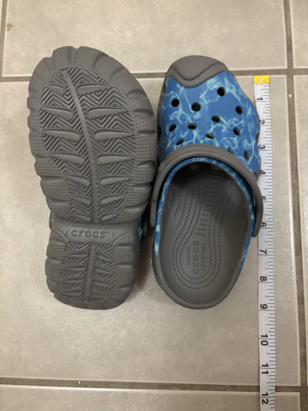 Crocs Toddler Blue Water Marble Clogs size 1 Y - photo 4
