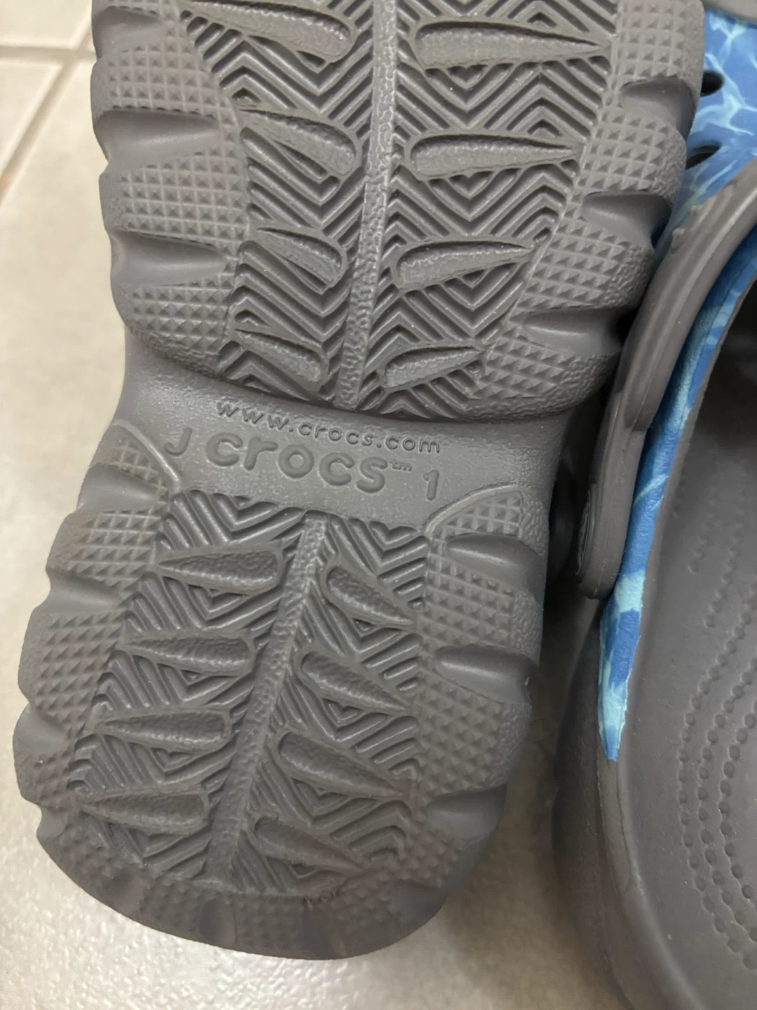 Crocs Toddler Blue Water Marble Clogs size 1 Y - photo 5