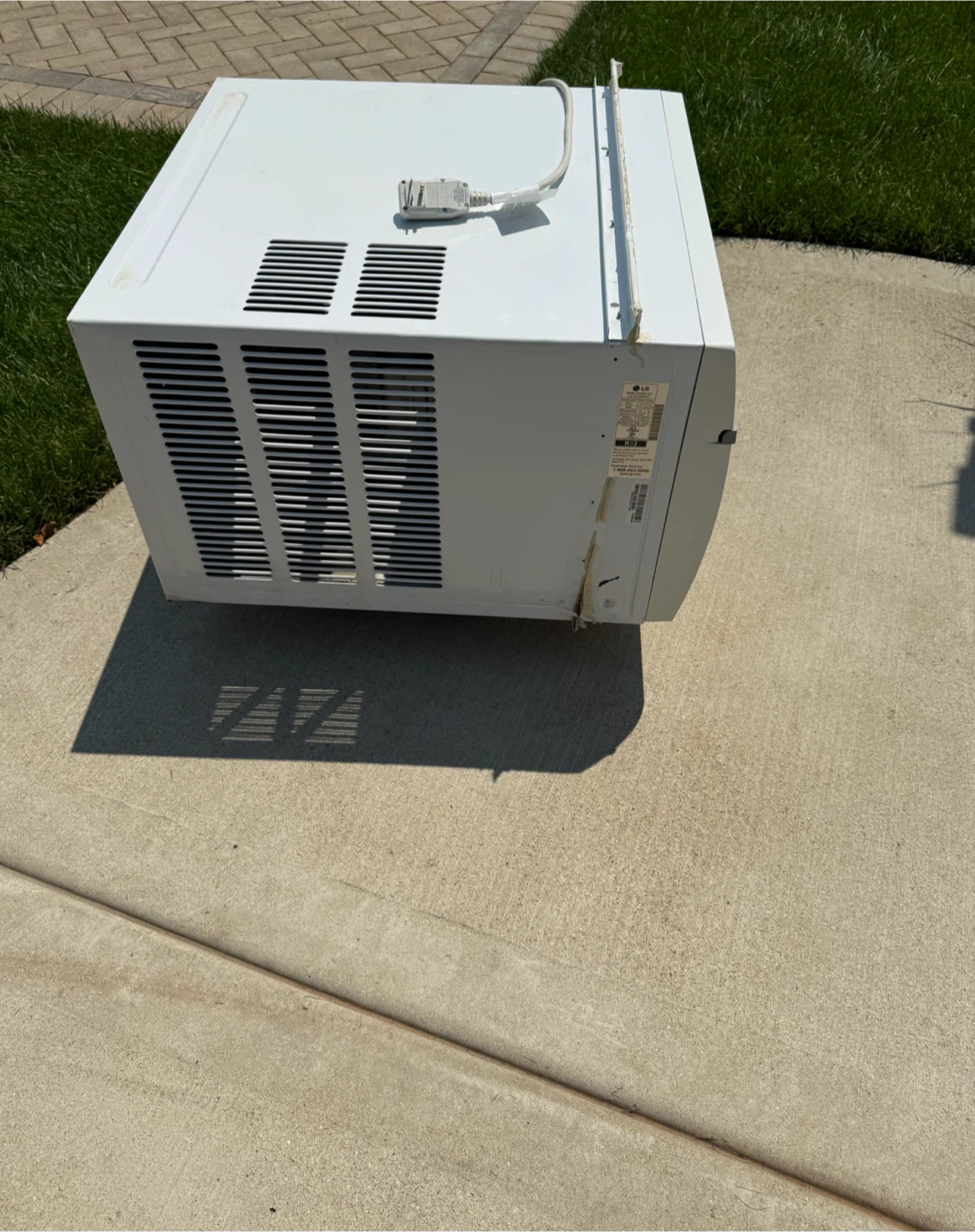 Air Conditioner.18,000btus 220 volts,$200.00 or best offer - photo 4