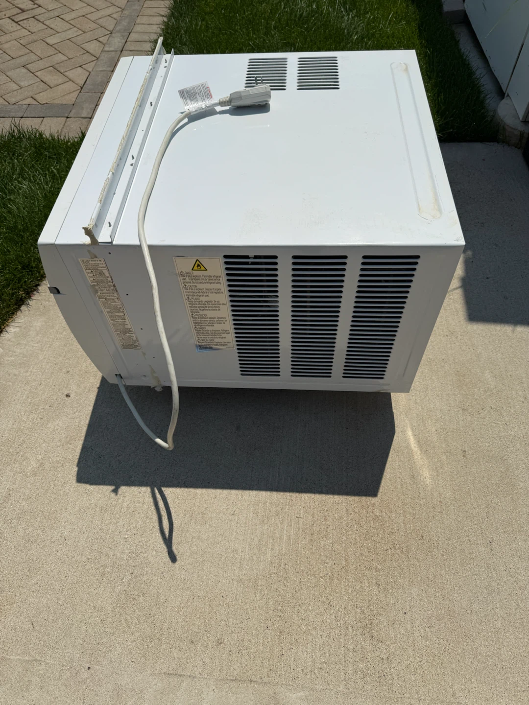 Air Conditioner.18,000btus 220 volts,$200.00 or best offer - photo 5