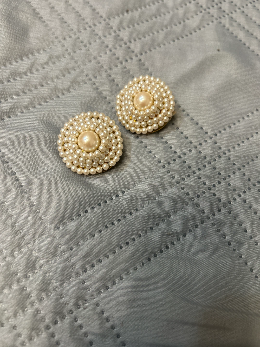Clip on pearl round big earrings