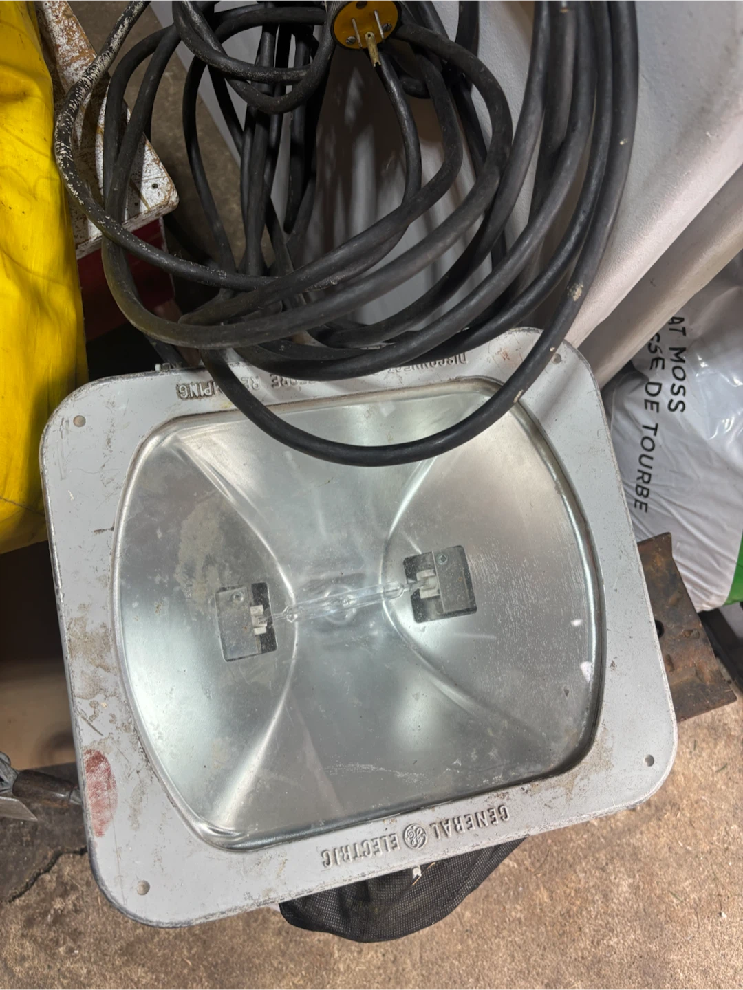 General Electric Halogen Flood Light