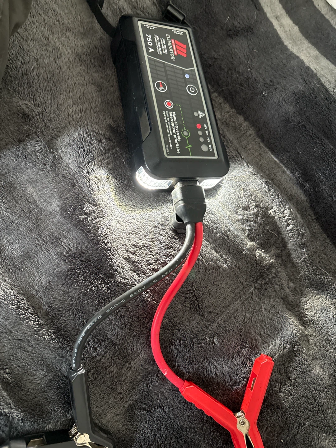 Eliminator 750A Jump Starter - photo 2