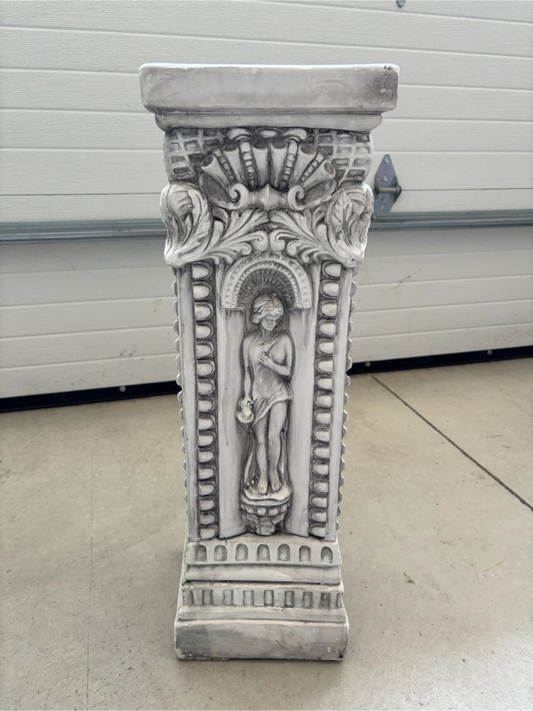 Decorative Pedestal Stand