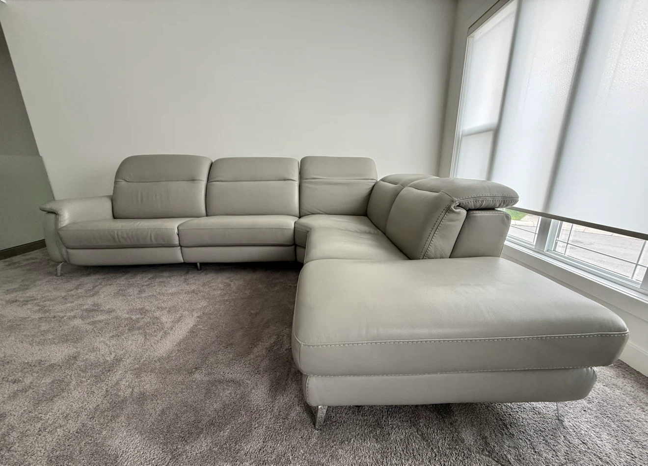 Italian-Made Top-Grain Leather Sectional power recliner/headrest