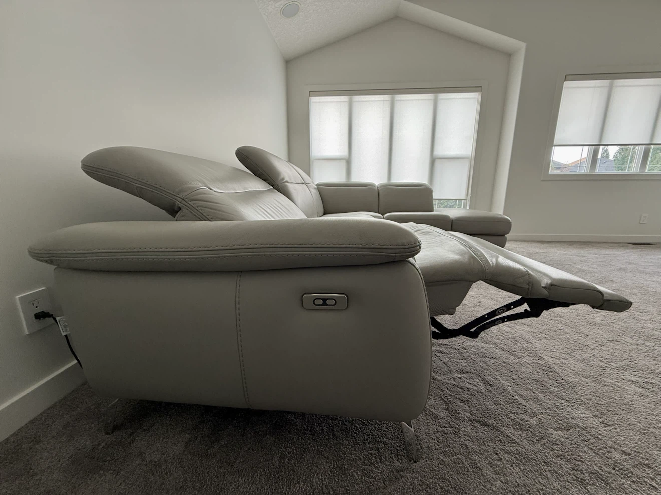 Italian-Made Top-Grain Leather Sectional power recliner/headrest - photo 2