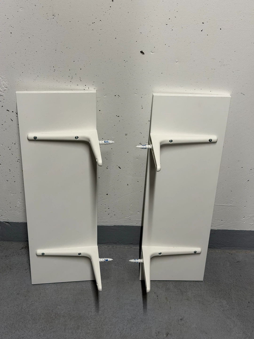2 White Shelves