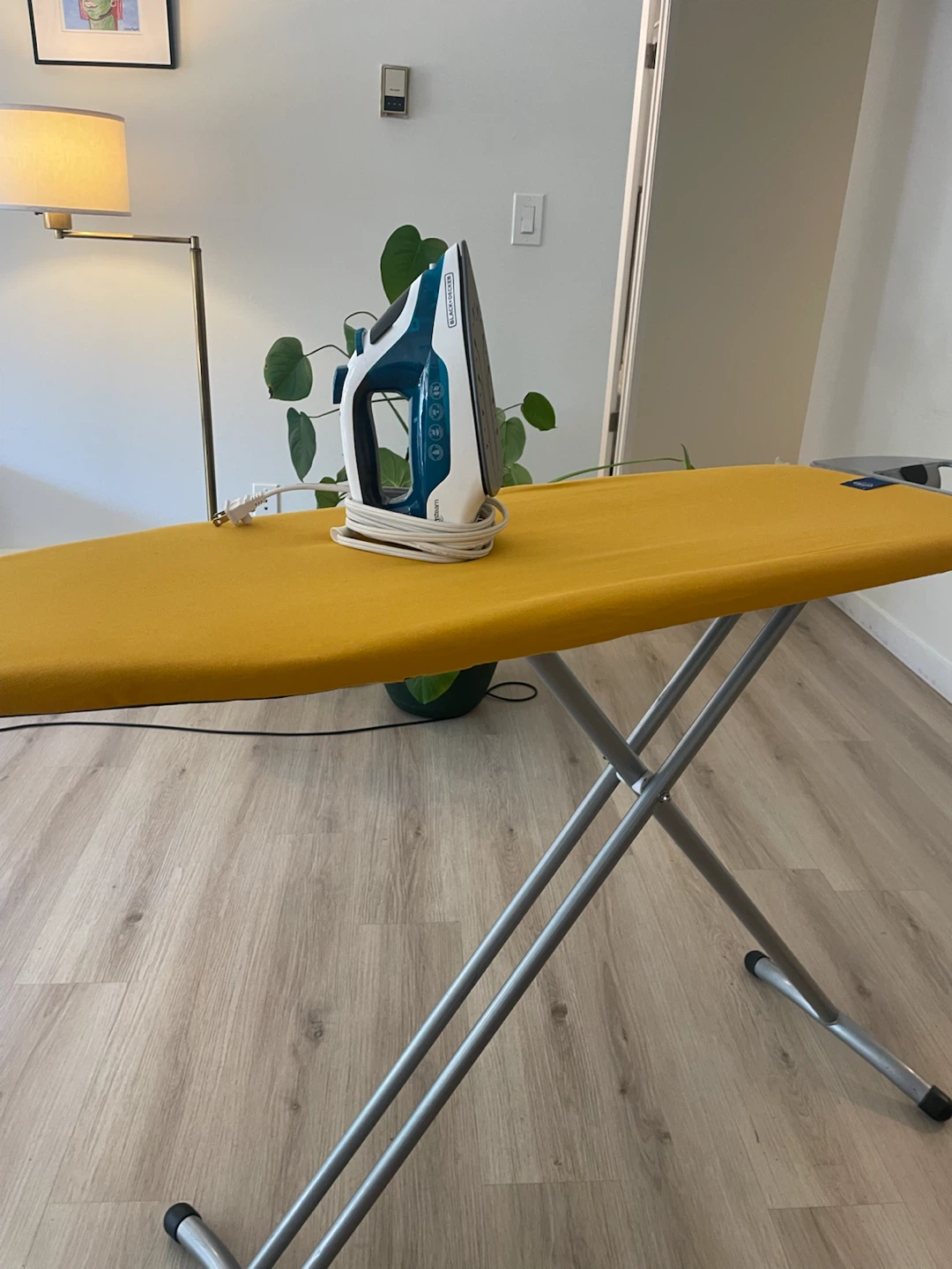 Black+Decker Iron and Ironing Board Set - photo 2