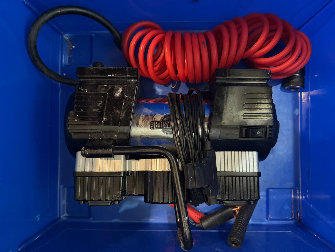 Motomaster Twin Cylinder Rapid Inflator - photo 3