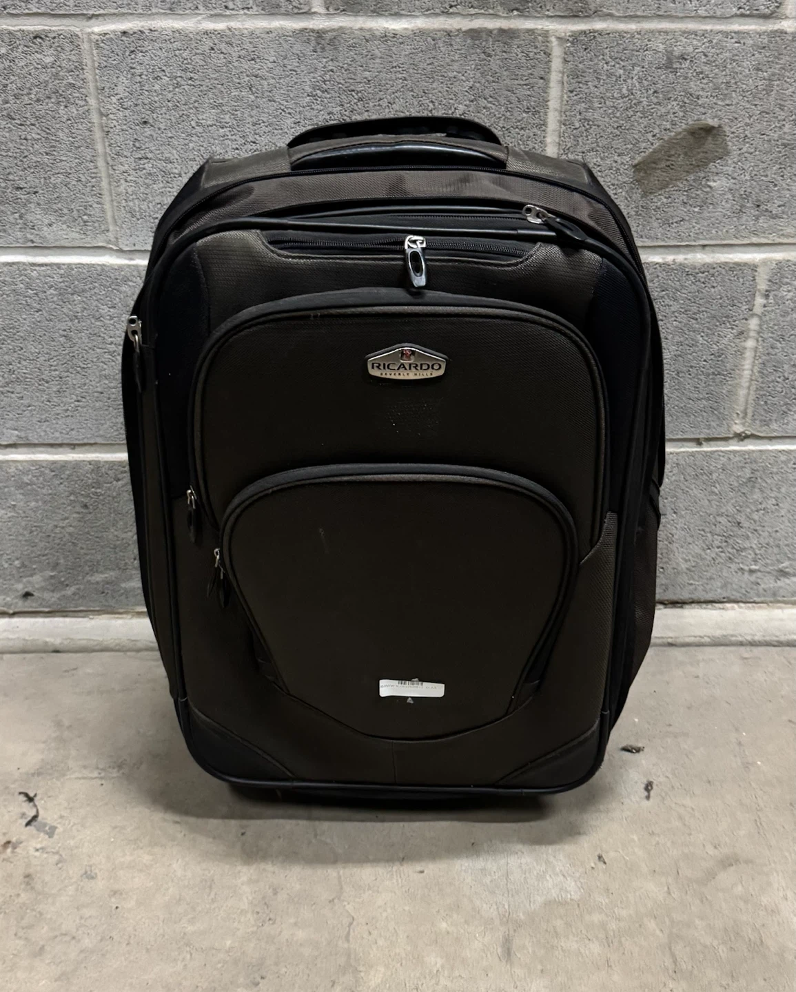 Ricardo Beverly Hills Luggag 23" Rolling Carry Luggage 18$