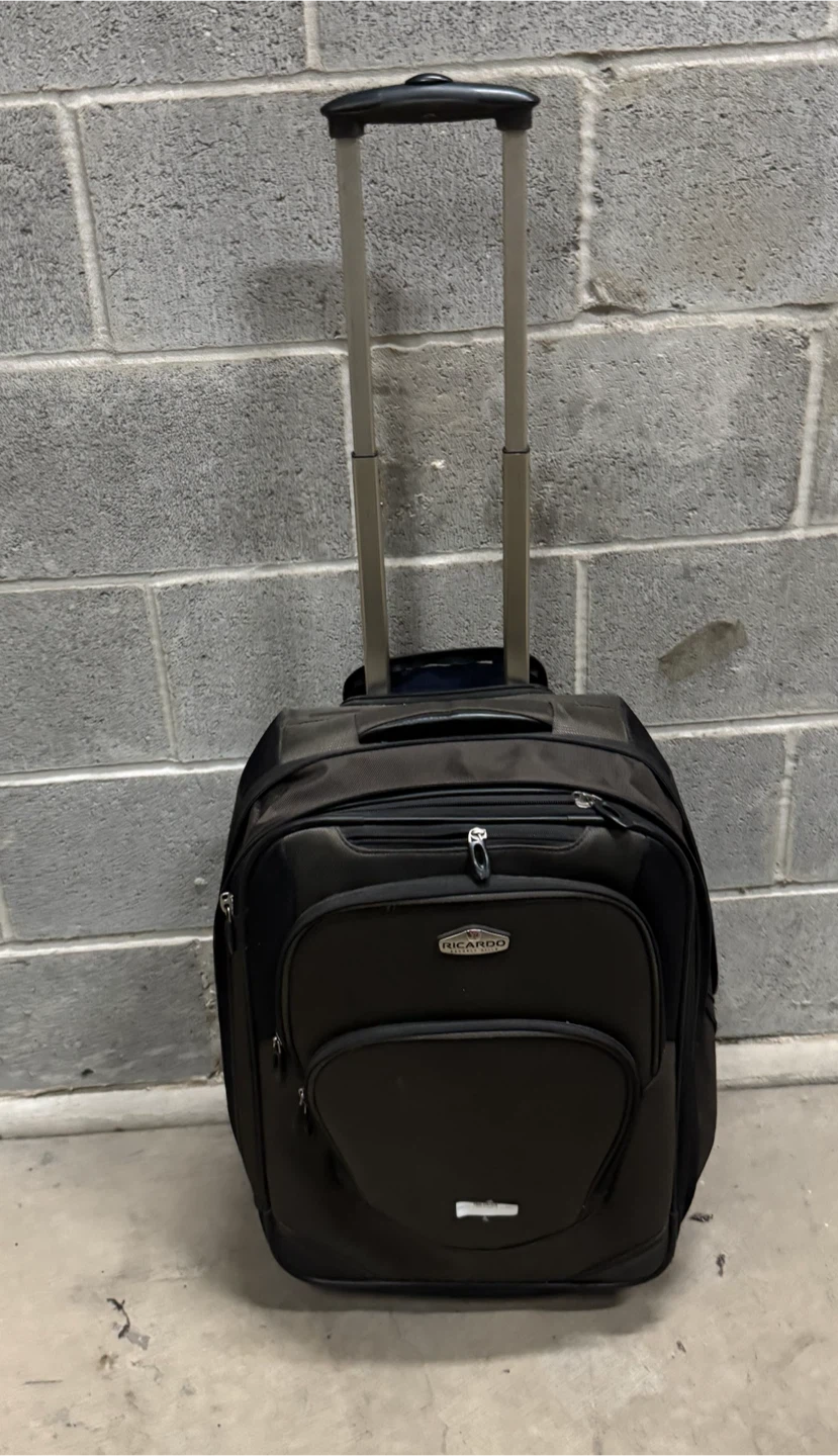 Ricardo Beverly Hills Luggag 23" Rolling Carry Luggage 18$ - photo 3